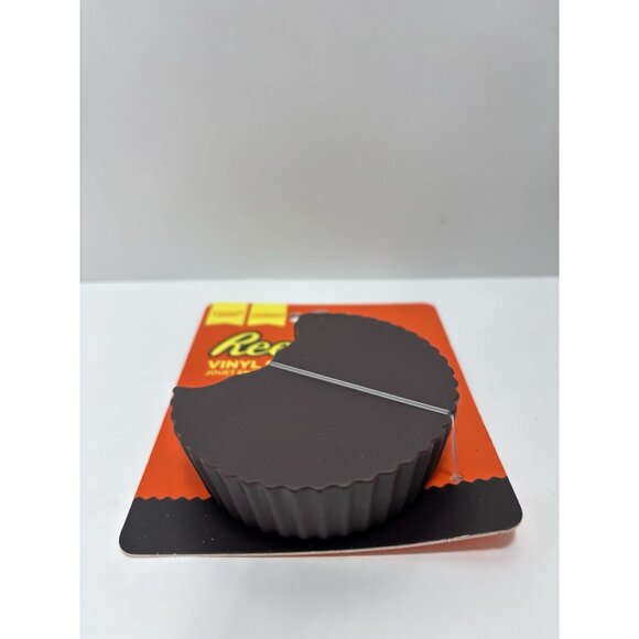 Reese’s Vinyl Dog Toy Squeaky Peanut Butter Cup Shape Logo Design Fun Play - Picture 3 of 5